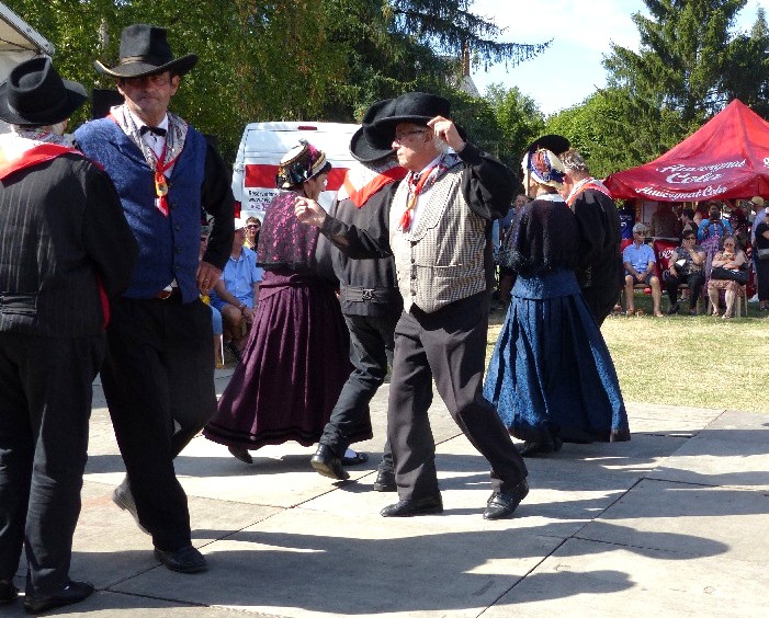 Les Ariomdox en danse